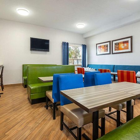 Comfort Inn & Suites Барри Экстерьер фото