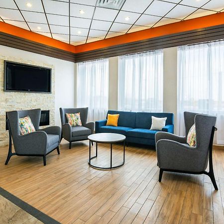 Comfort Inn & Suites Барри Экстерьер фото