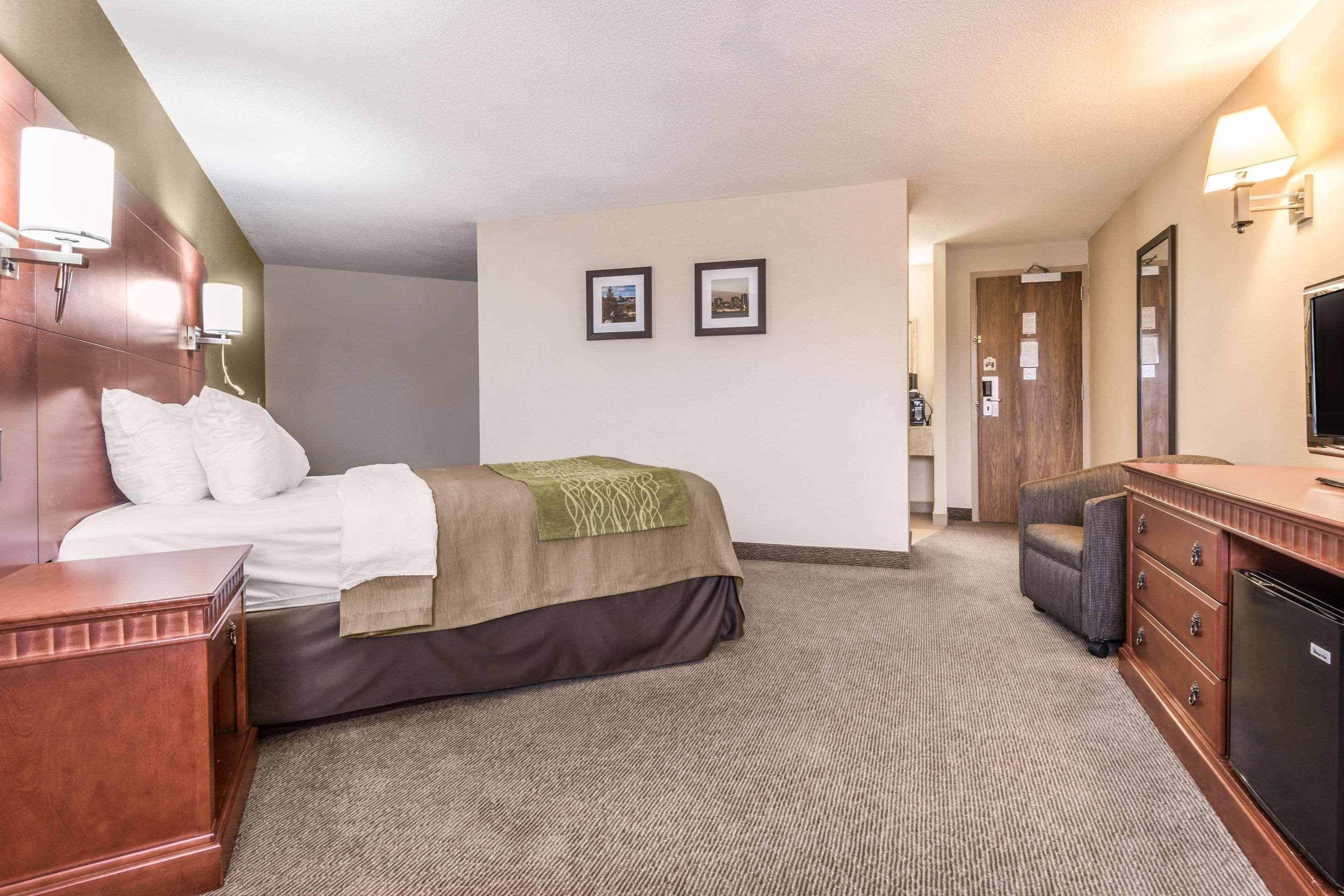 Comfort Inn & Suites Барри Экстерьер фото