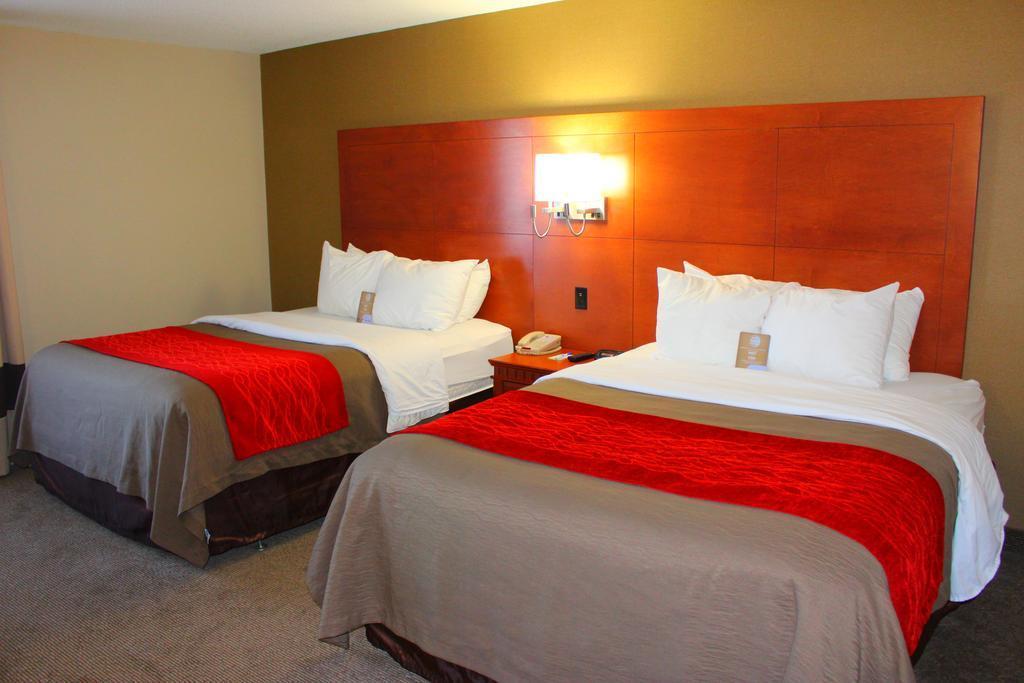 Comfort Inn & Suites Барри Экстерьер фото