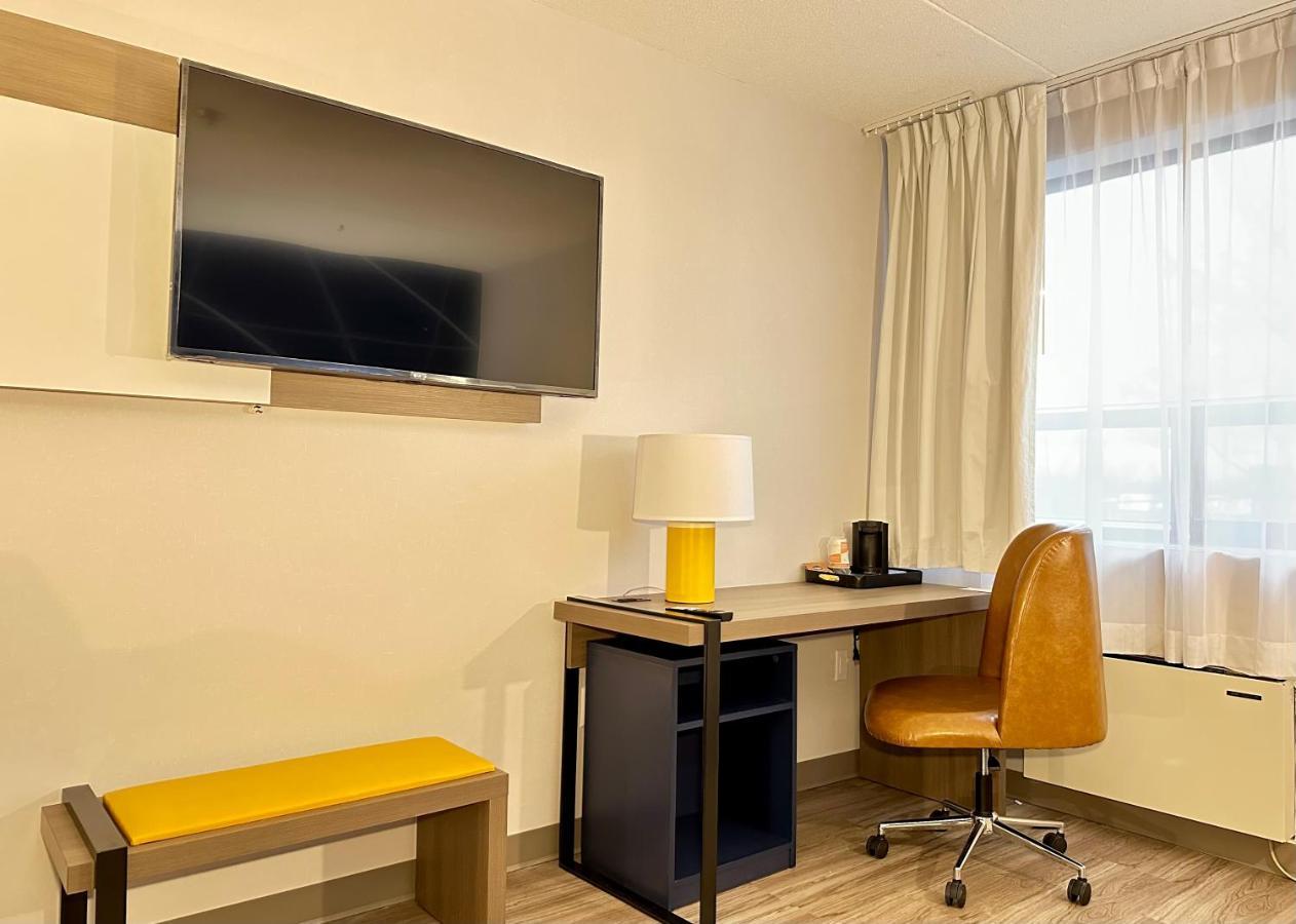 Comfort Inn & Suites Барри Экстерьер фото