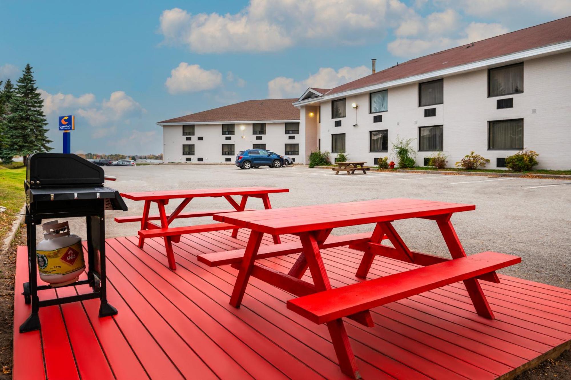 Comfort Inn & Suites Барри Экстерьер фото