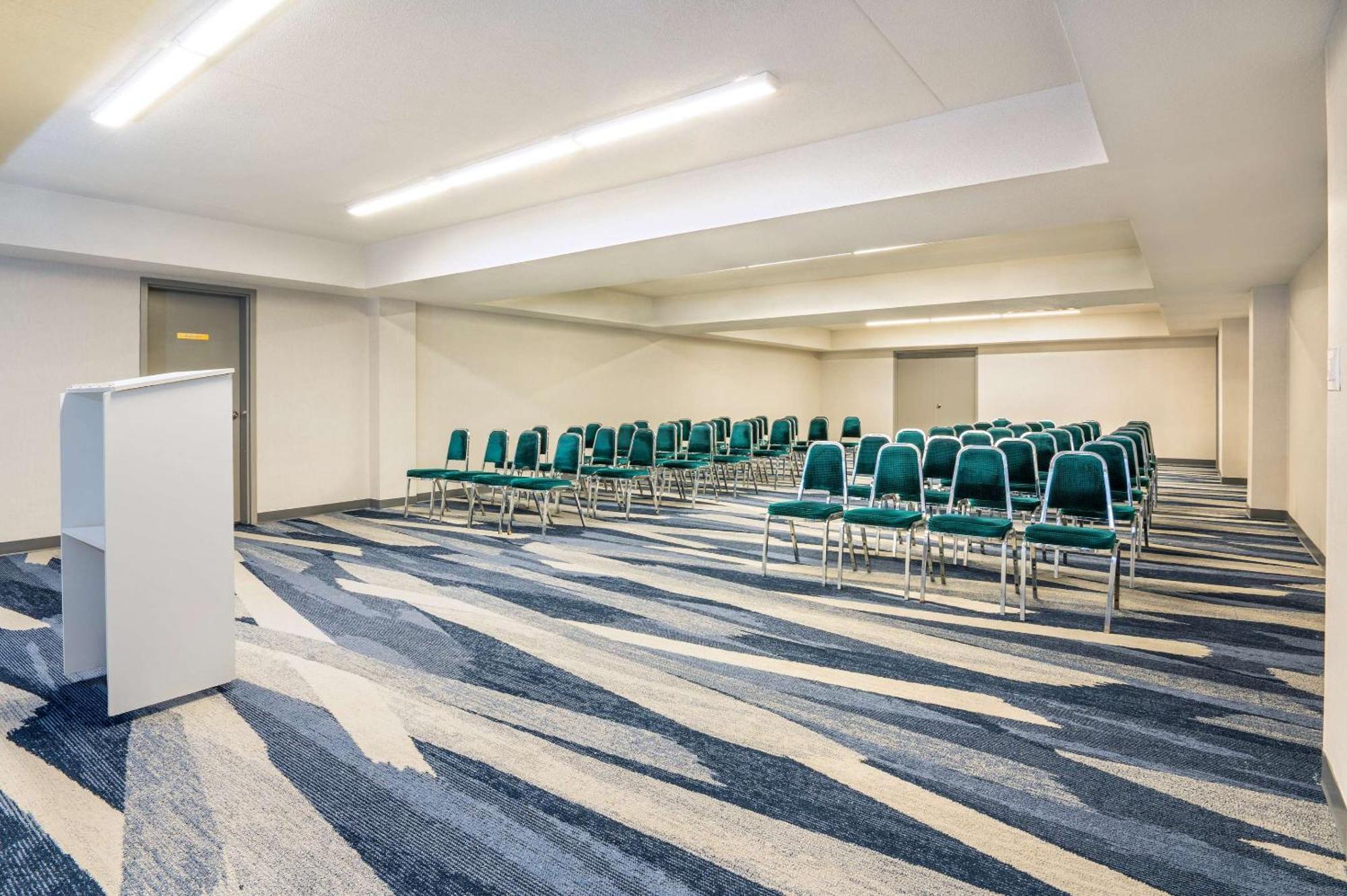 Comfort Inn & Suites Барри Экстерьер фото