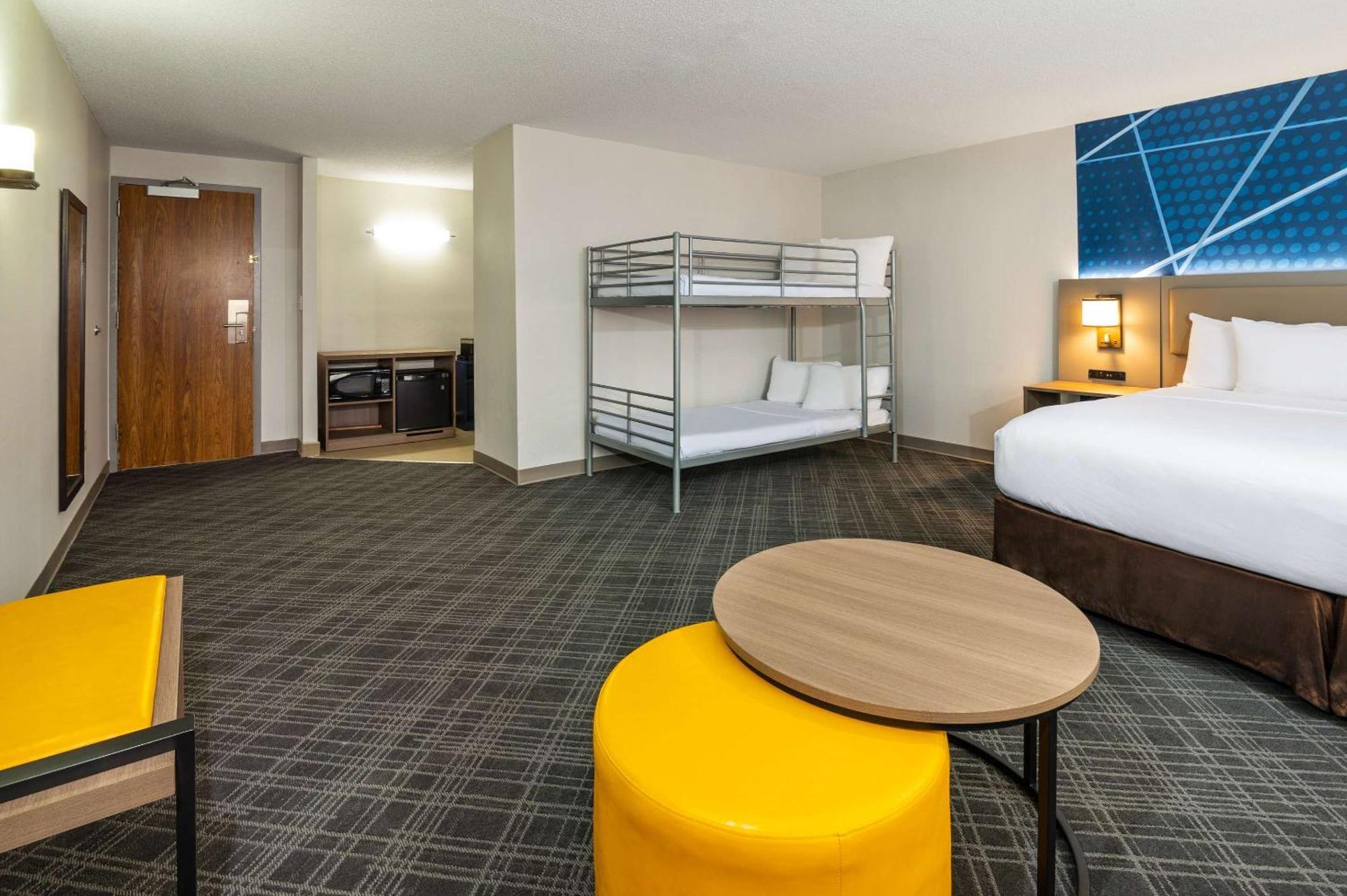 Comfort Inn & Suites Барри Экстерьер фото