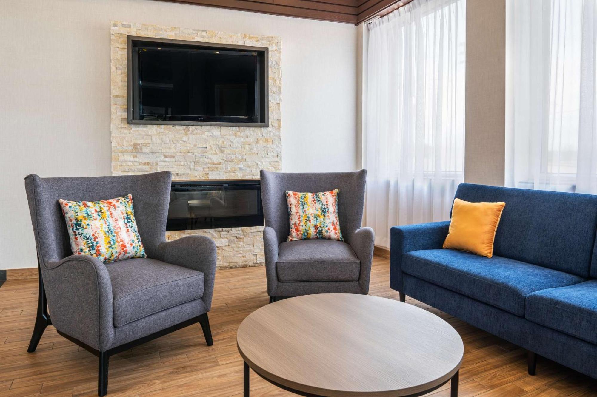 Comfort Inn & Suites Барри Экстерьер фото