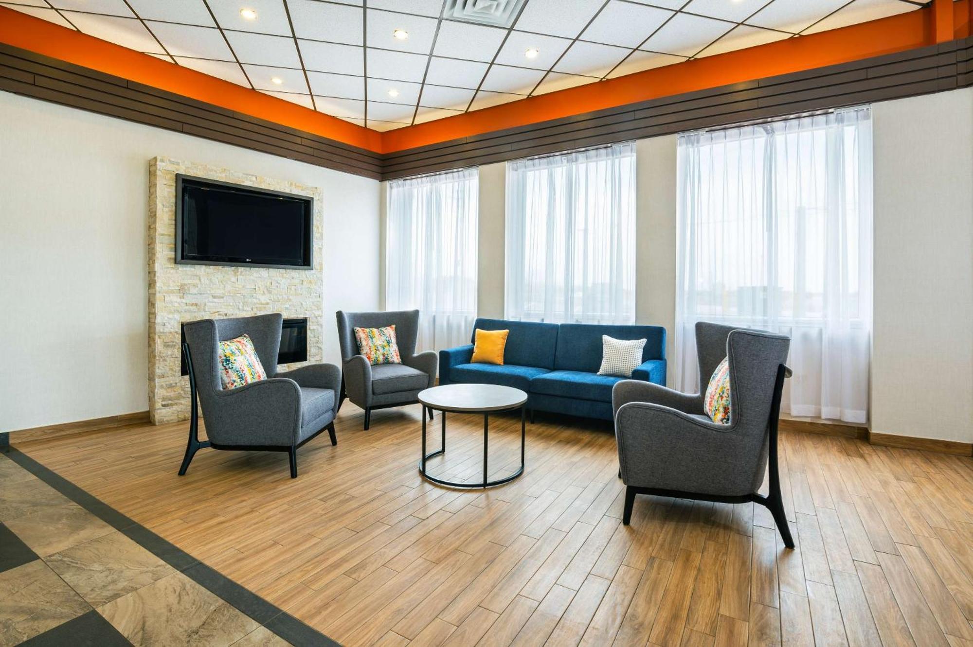 Comfort Inn & Suites Барри Экстерьер фото